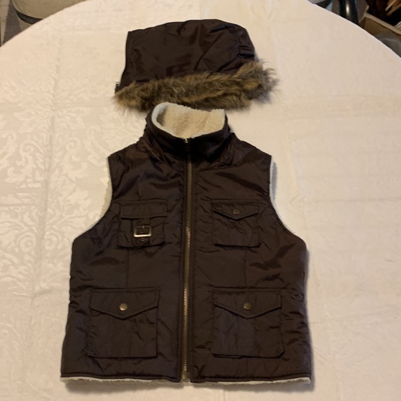Ladies vest Sherpa lining inside brown canvas exterior material. - Picture 3 of 4